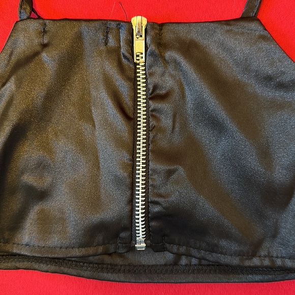 **MUST BE BUNDLED Black satin scoop neck cropped top - Picture 7 of 7